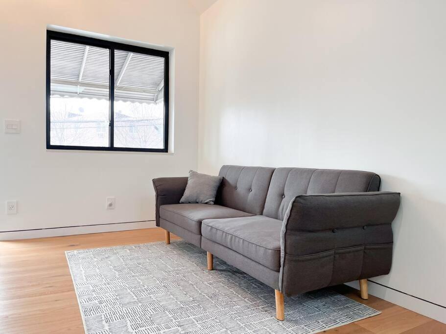 New Ample And Cozy One Bedroom Apt In Brooklyn At Rem-Casa New York Bagian luar foto