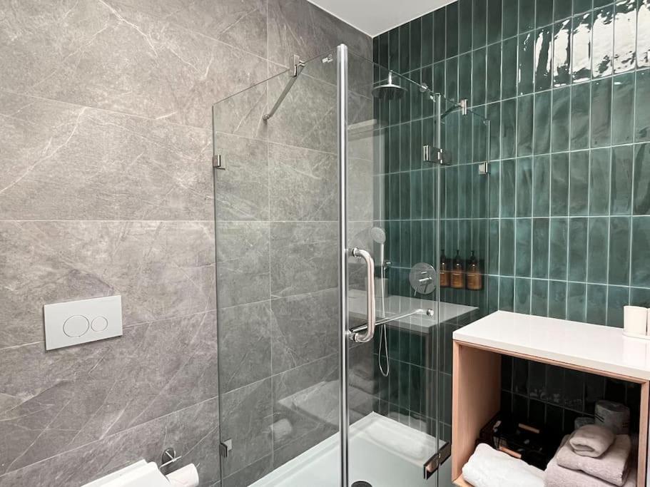 New Ample And Cozy One Bedroom Apt In Brooklyn At Rem-Casa New York Bagian luar foto